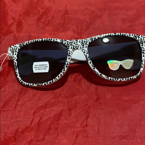 Polly Carbonate Shatter Resistant SUNGLASSES - Picture 5 of 11